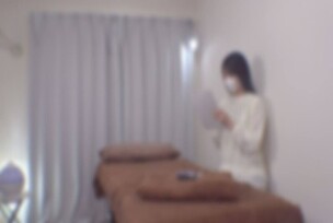 FC2-PPV-4742652 Half price until August 23rd! [No/Raw Creampie] This is a repeat customer with a clean, tall figure and beautiful proportions. The massage has such an effect on improving circulation that it makes her lift her hips and wiggle in surprise!