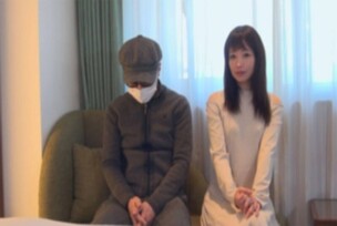 FC2-PPV-4664959 A married couple appeared! The wife said she really wanted to see her husband being fucked. In front of her husband, the wife cums over and over again and begs him to "cum inside me".